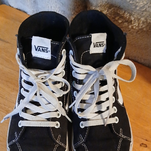 Vans Unisex Black and White Classic Sneakers - Picture 3 of 9
